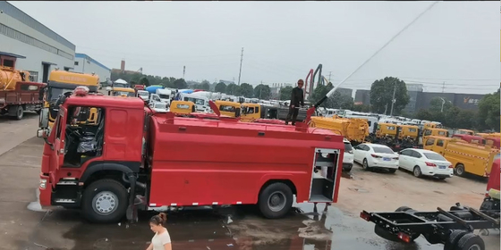 کامیون پاشش آب فشار قوی Sinotruk HOWO Fire Fighting Water Spray Truck 10000L