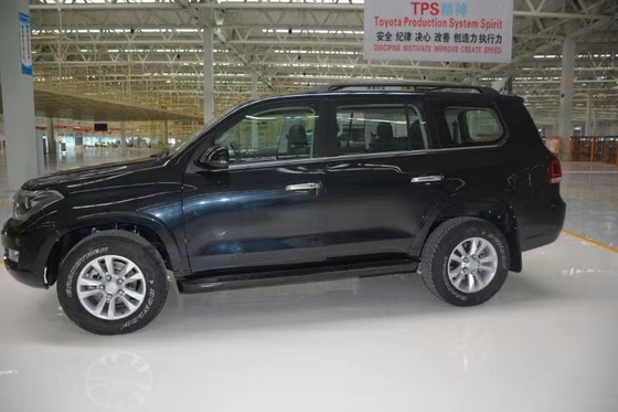 موجودی SUV خارج از جاده قدرت بزرگ فضای بزرگ سه رنگ تکنولوژی موتور پیشرفته ساخت خودرو